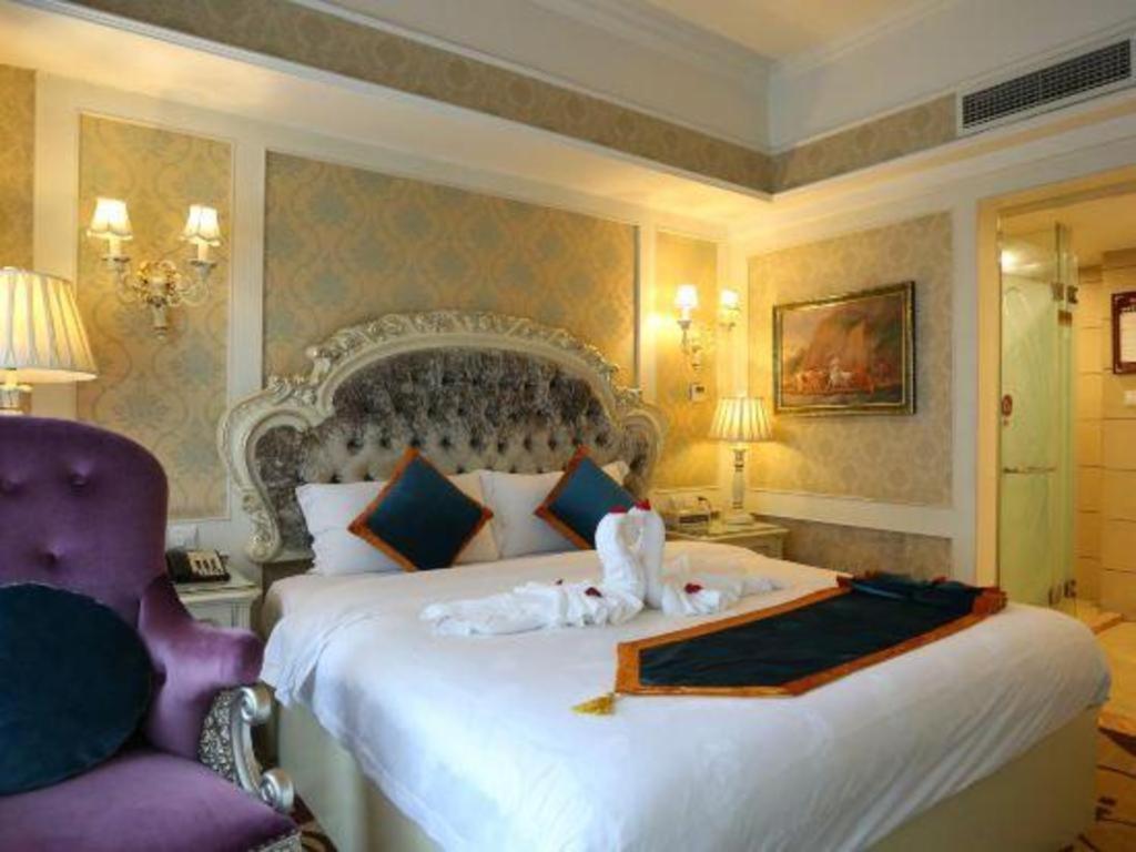Chengdu French Theme Gold Palace Exterior photo