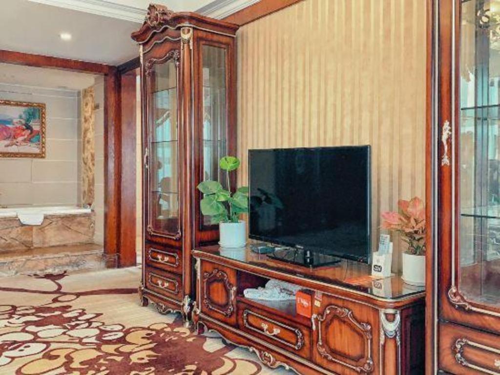 Chengdu French Theme Gold Palace Exterior photo