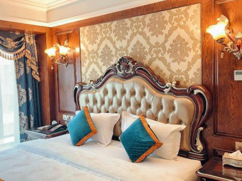 Chengdu French Theme Gold Palace Exterior photo
