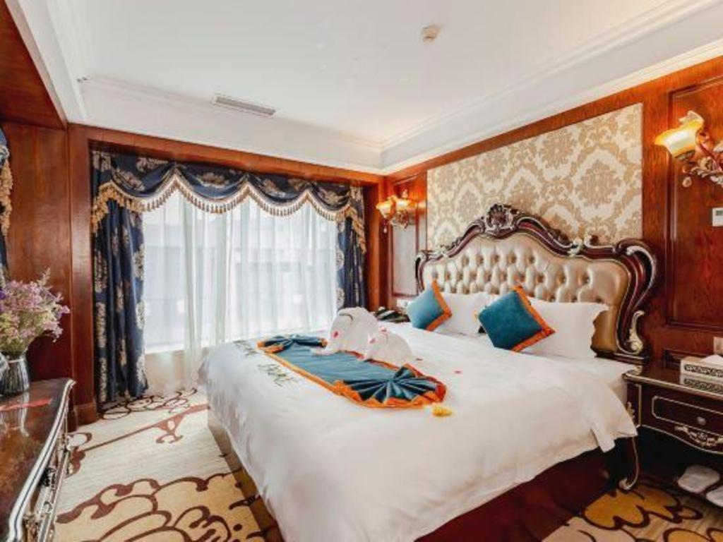 Chengdu French Theme Gold Palace Exterior photo