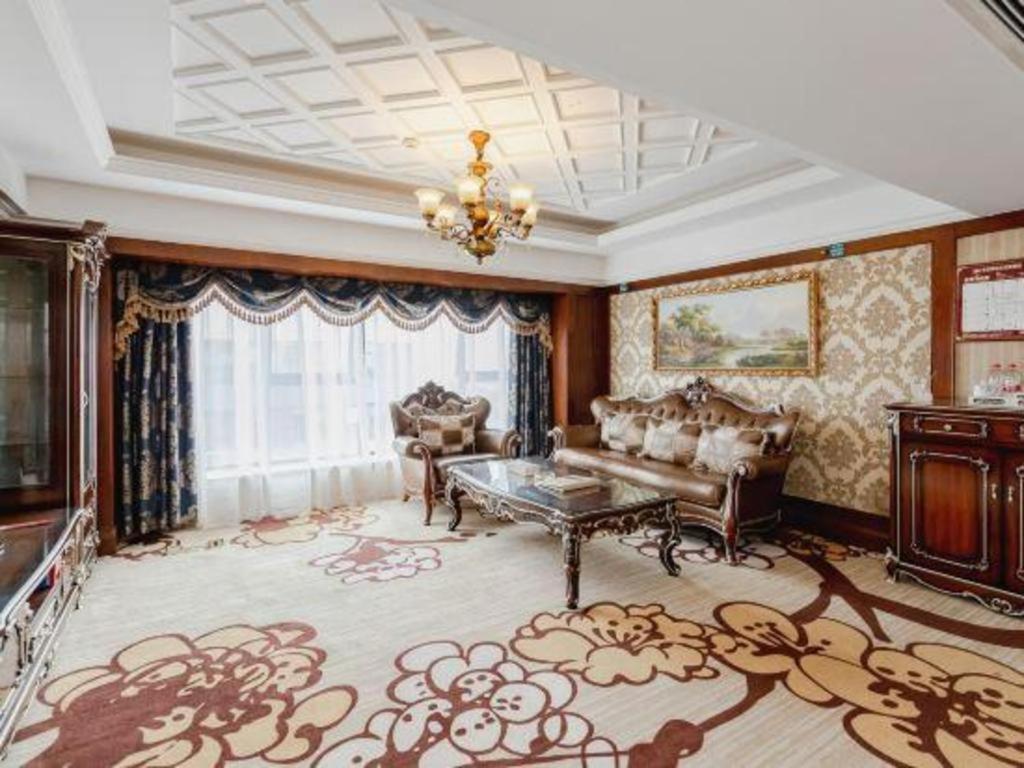 Chengdu French Theme Gold Palace Exterior photo
