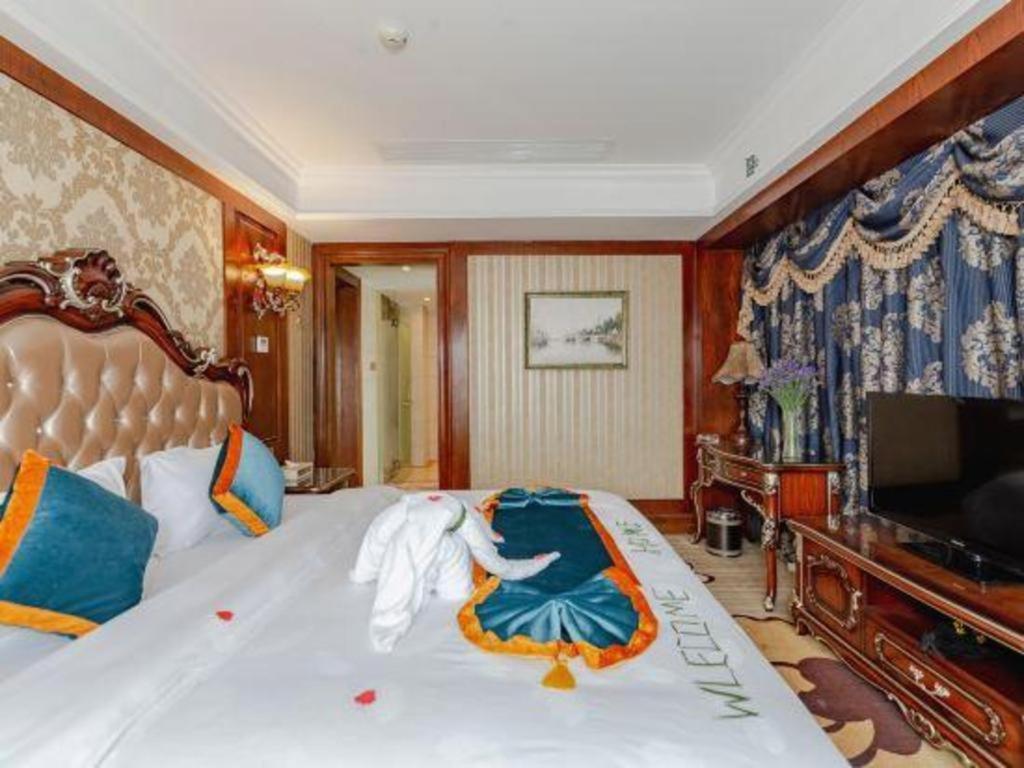 Chengdu French Theme Gold Palace Exterior photo