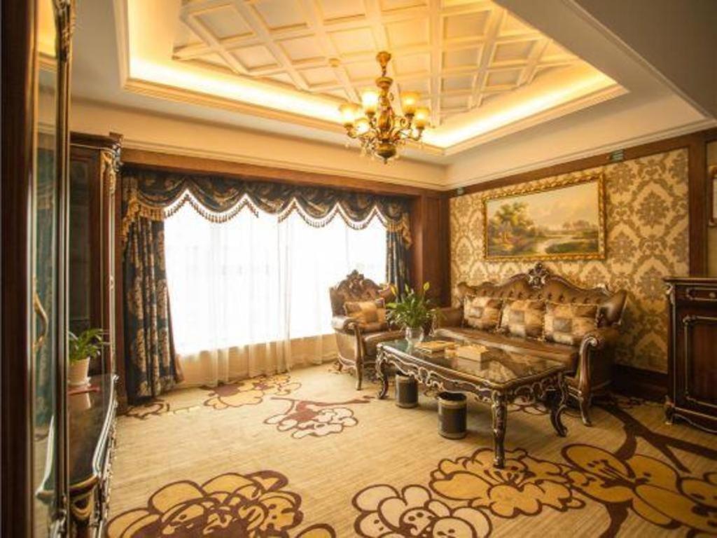 Chengdu French Theme Gold Palace Exterior photo