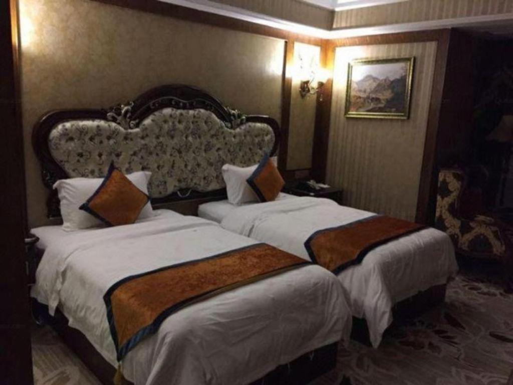 Chengdu French Theme Gold Palace Exterior photo