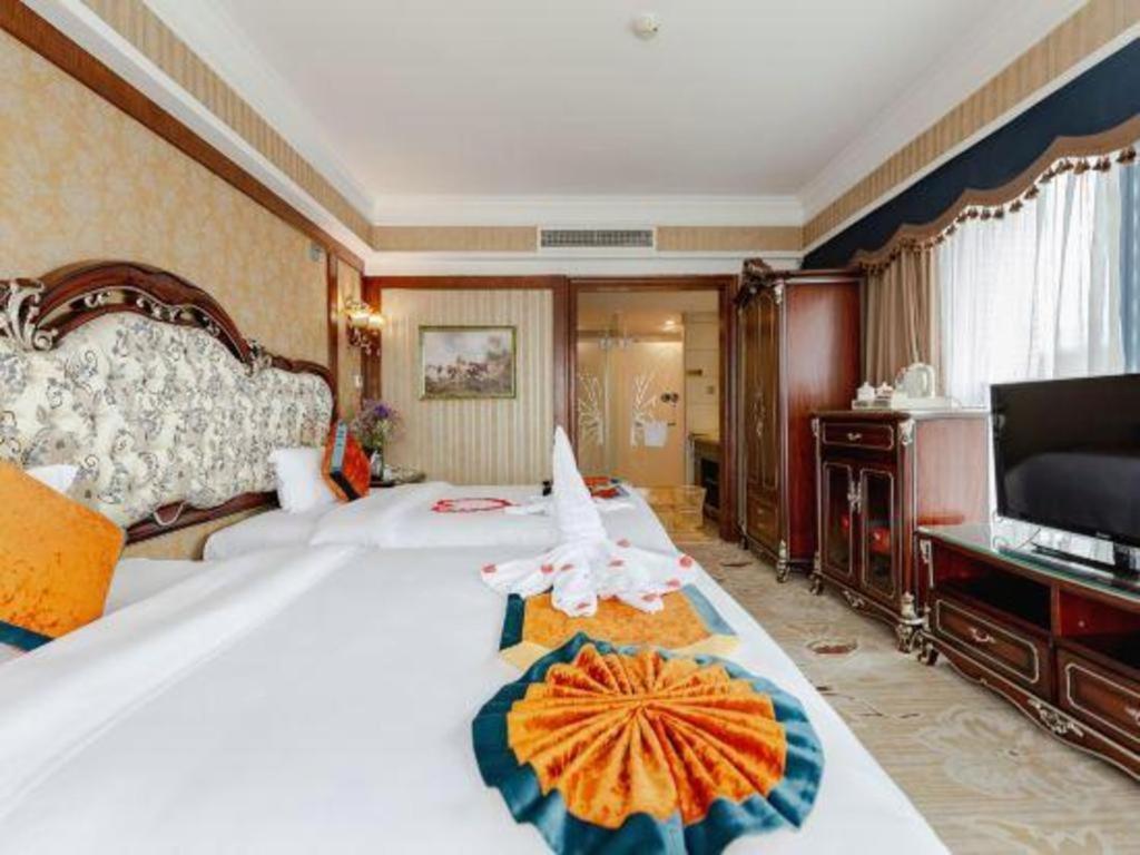 Chengdu French Theme Gold Palace Exterior photo