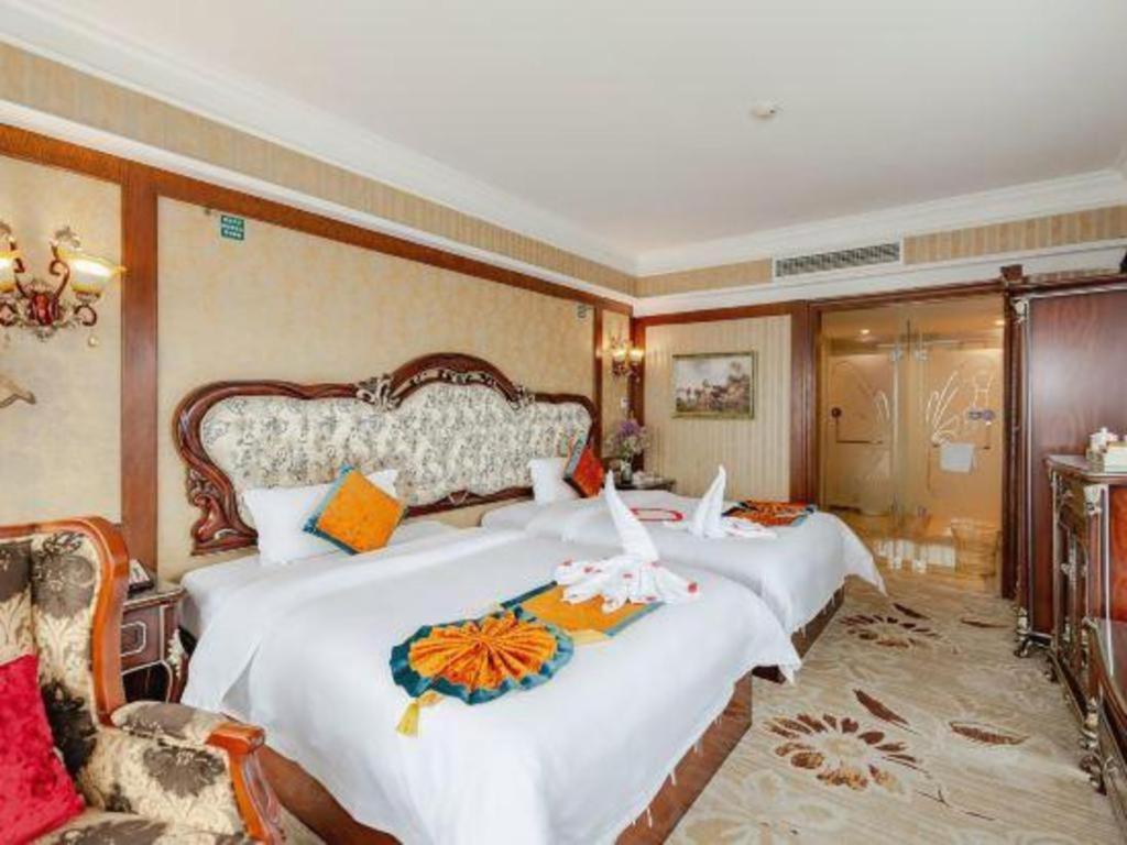 Chengdu French Theme Gold Palace Exterior photo