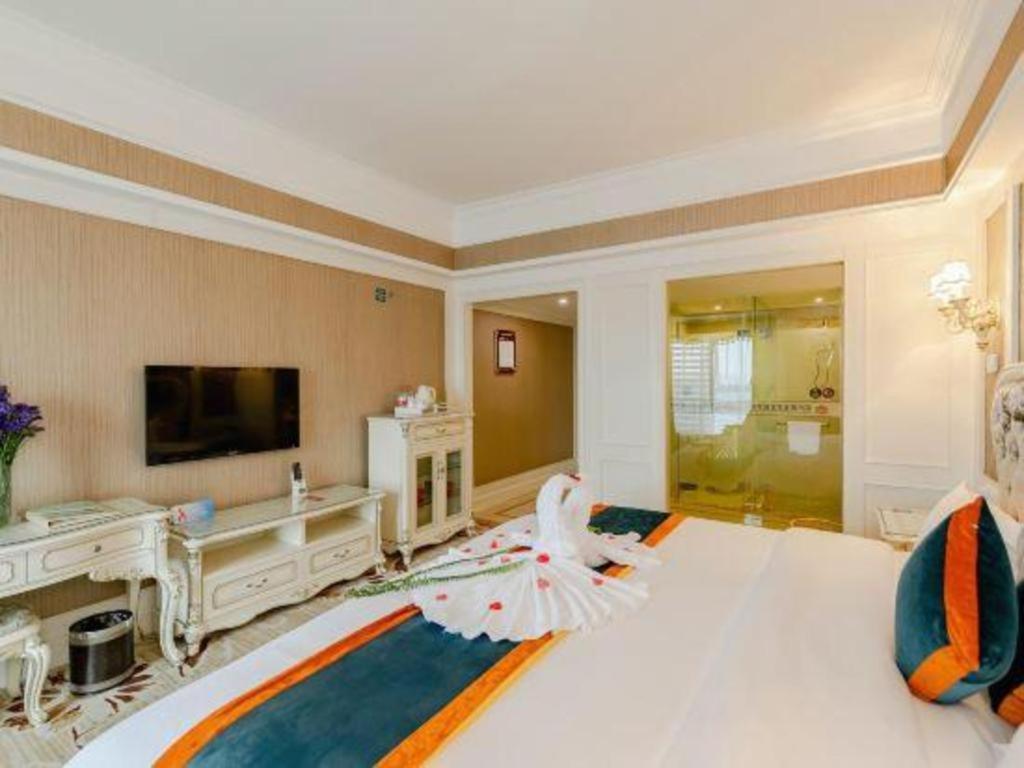 Chengdu French Theme Gold Palace Exterior photo