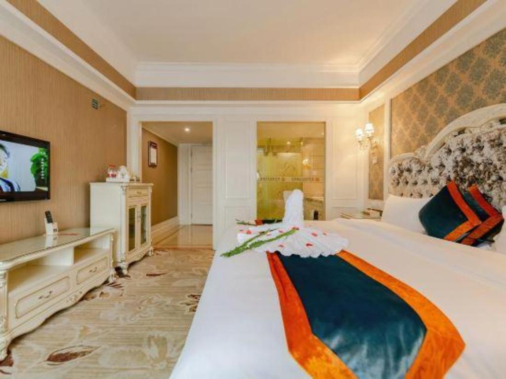Chengdu French Theme Gold Palace Exterior photo