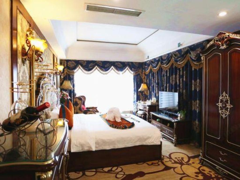 Chengdu French Theme Gold Palace Exterior photo