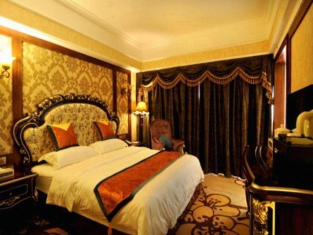 Chengdu French Theme Gold Palace Exterior photo