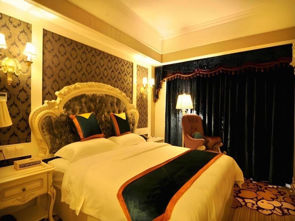 Chengdu French Theme Gold Palace Exterior photo