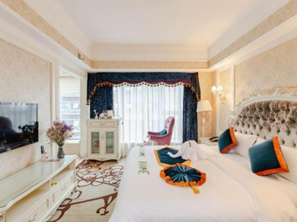 Chengdu French Theme Gold Palace Exterior photo
