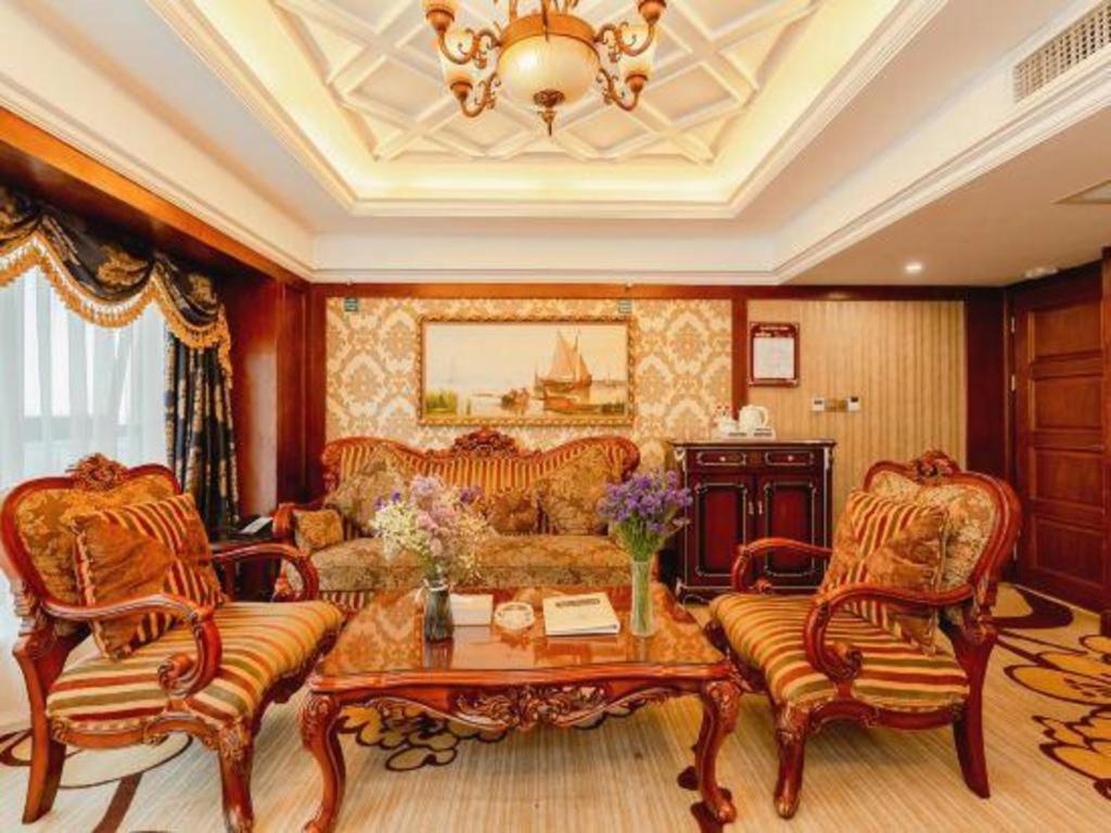 Chengdu French Theme Gold Palace Exterior photo