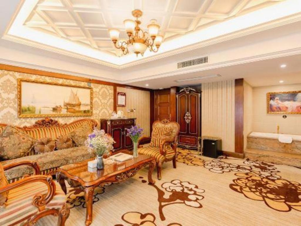 Chengdu French Theme Gold Palace Exterior photo