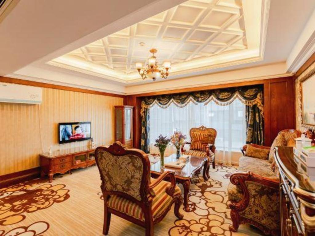 Chengdu French Theme Gold Palace Exterior photo